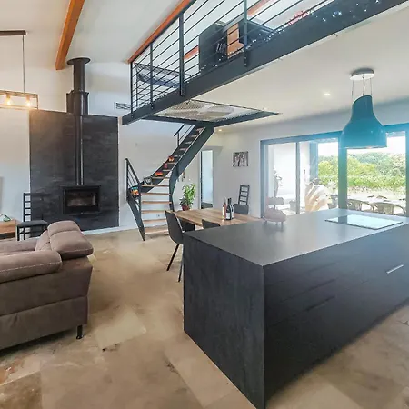 Holiday home Lovely In With House A Panoramic View